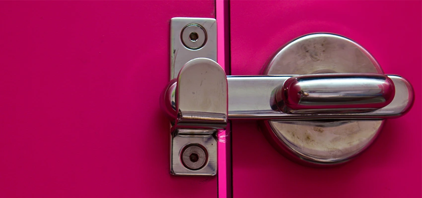 Childproof Gate Lock in New Lenox, Illinois